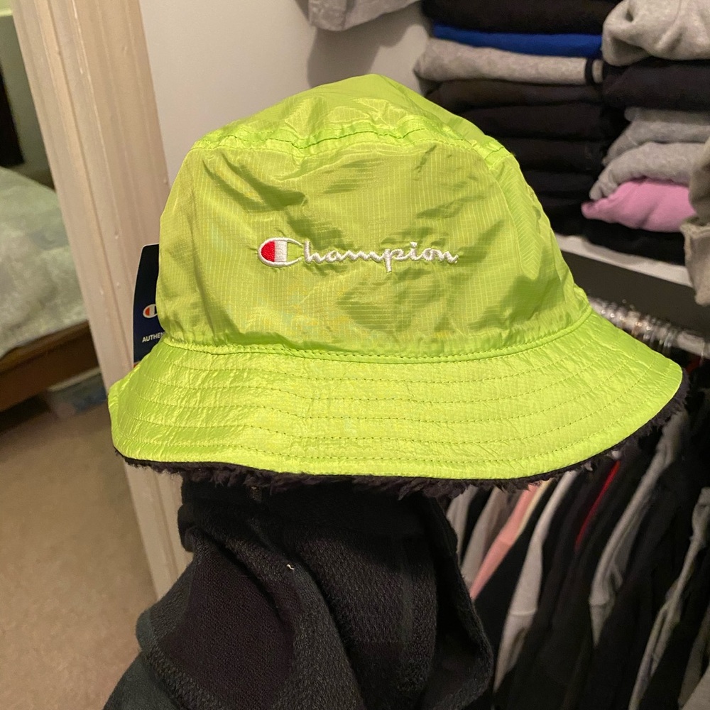 NWT champion reversible bucket hat